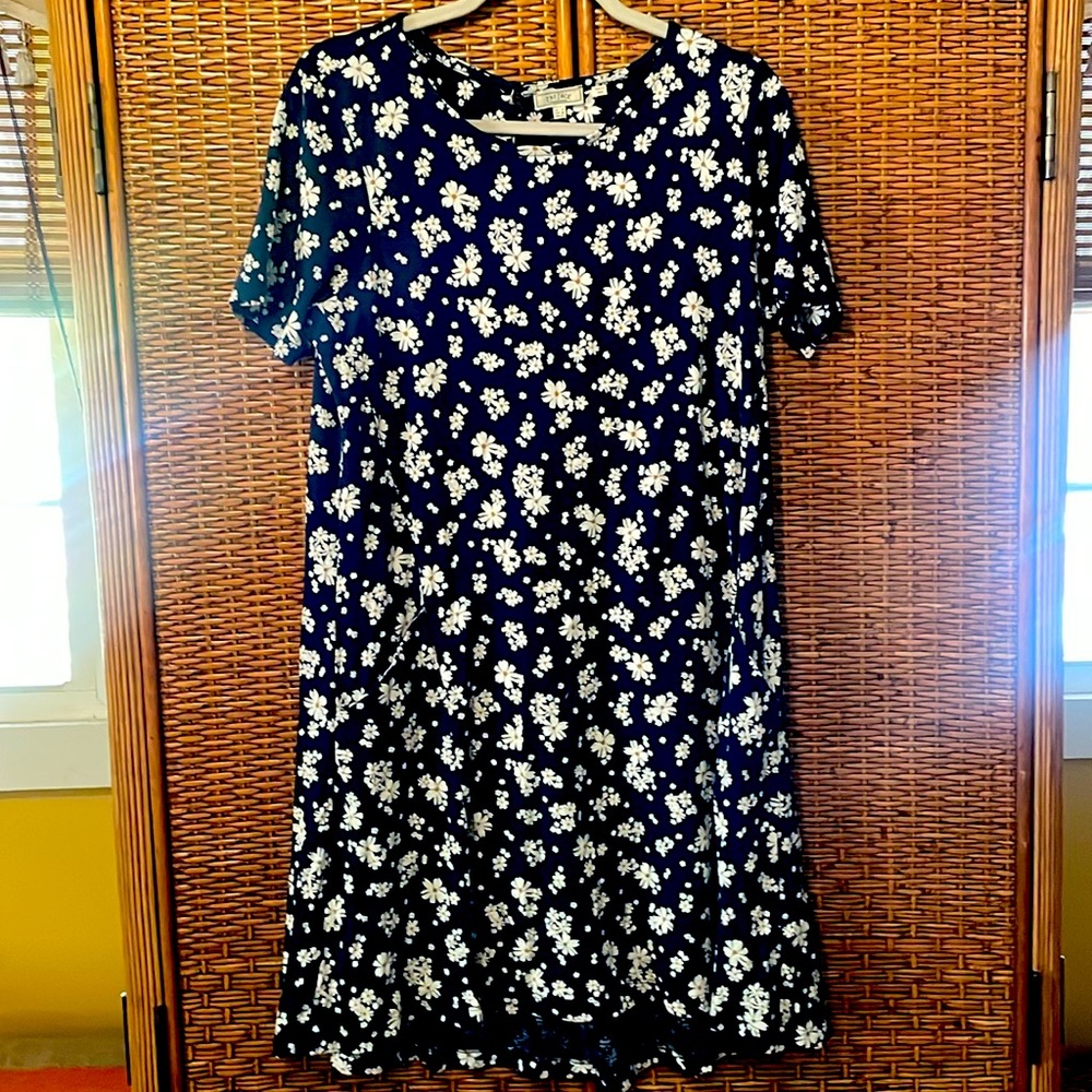 Fat Face NWOT navy floral cotton S/S dress size 8 with pockets. very versatile